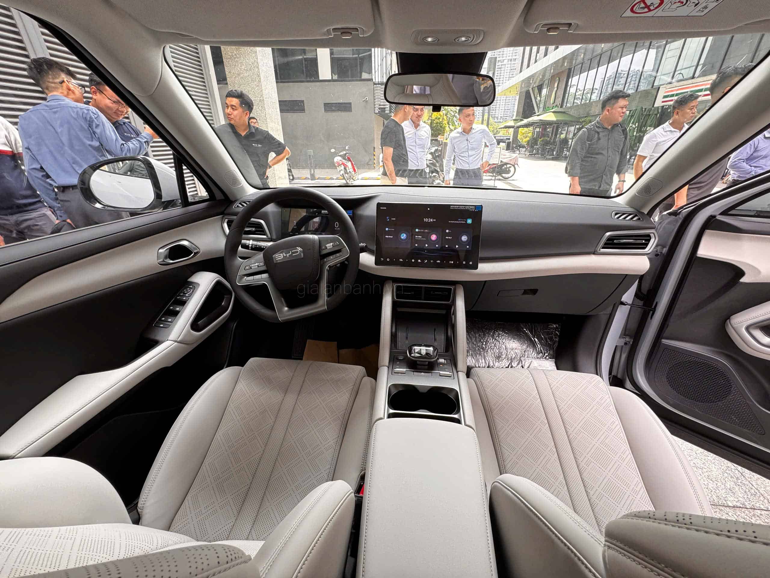 Khoang lái BYD Atto 2